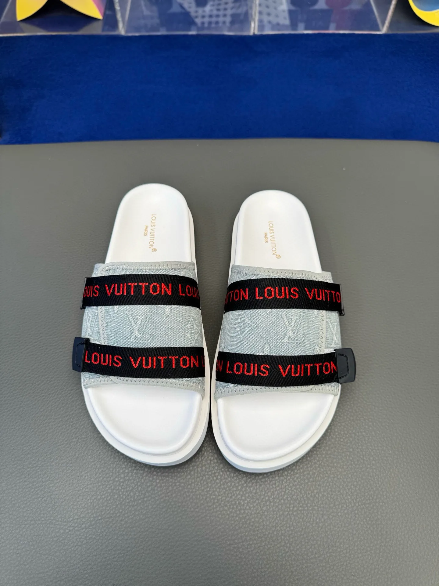 [L Home] P: 340💰Size: 38-45 Top purchasing lv men's summer slippers, classic presbyopia with soft real leather lining, unique color splicing effect, distinctive personality, fashionable and trendy essential style, light and comfortable. Lightweight and tough rubber insole, micro ridged foam outsole, super comfortable!
